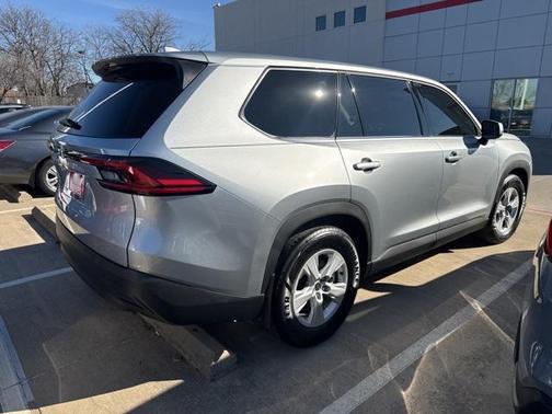 2025 Toyota Highlander LE