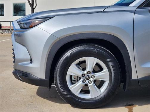 2025 Toyota Highlander LE