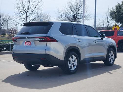 2025 Toyota Highlander LE