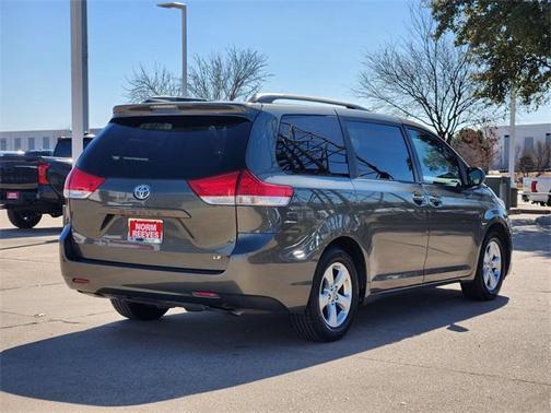 2013 Toyota Sienna LE