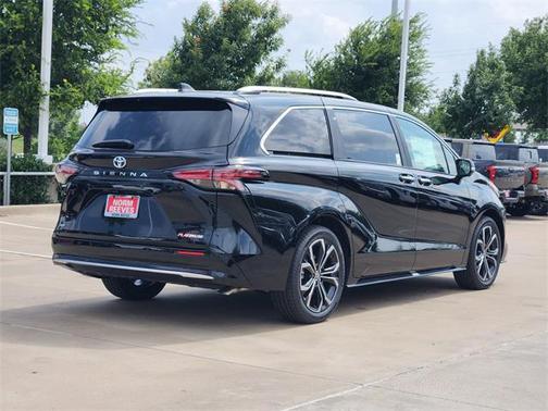 2025 Toyota Sienna Platinum 7 Passenger