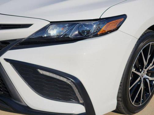 Ice Cap 2023 Toyota Camry SE