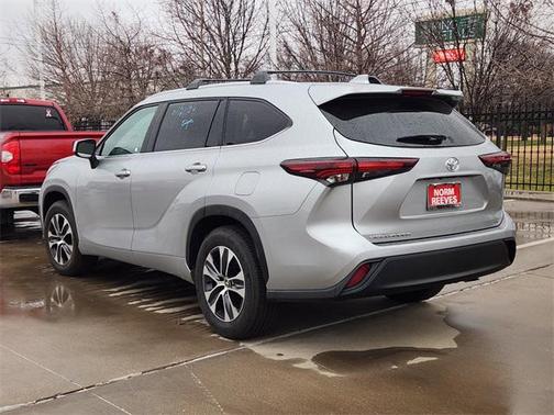 2025 Toyota Highlander XLE