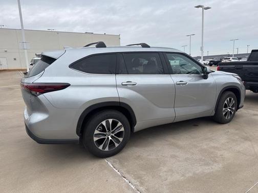 2025 Toyota Highlander XLE