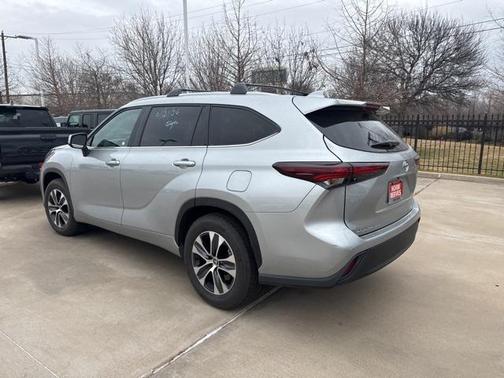 2025 Toyota Highlander XLE