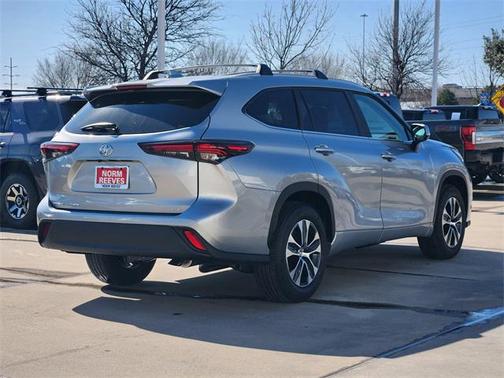 2025 Toyota Highlander XLE