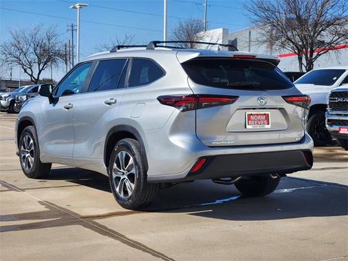 2025 Toyota Highlander XLE