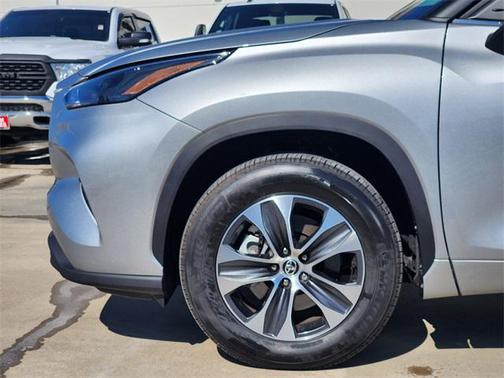 2025 Toyota Highlander XLE