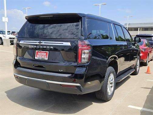 2023 Chevrolet Suburban LT