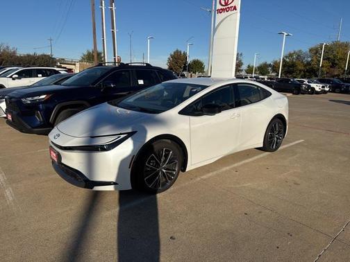 2025 Toyota Prius XLE