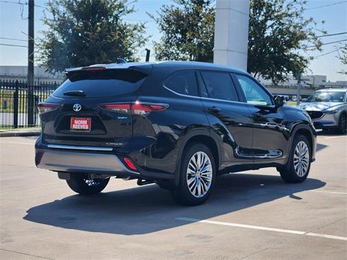 2025 Toyota Highlander Hybrid Platinum