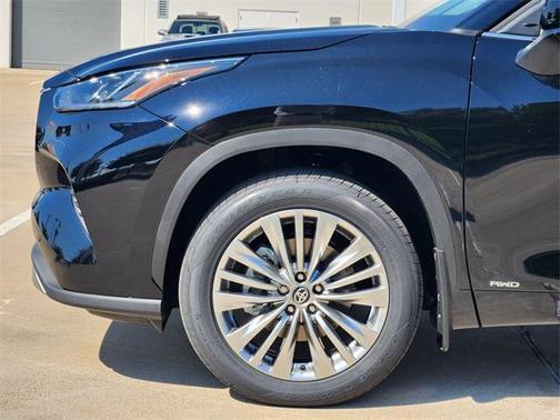 2025 Toyota Highlander Hybrid Platinum