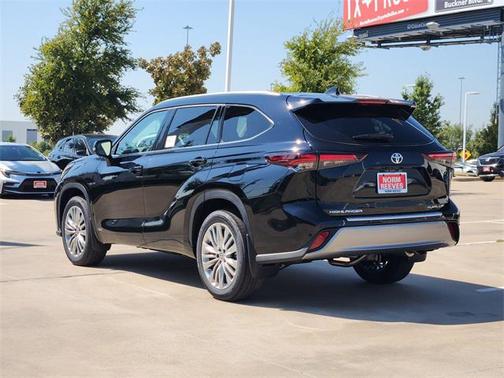 2025 Toyota Highlander Hybrid Platinum