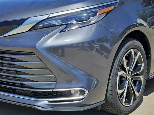 2025 Toyota Sienna Platinum 7 Passenger
