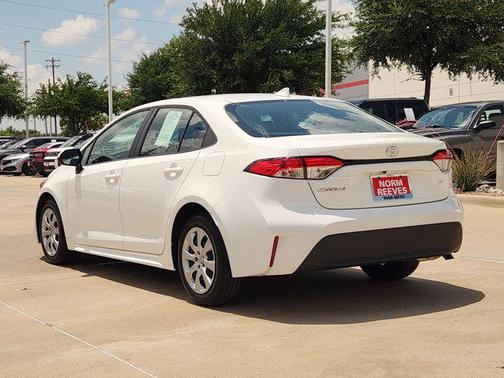 Ice Cap 2024 Toyota Corolla LE