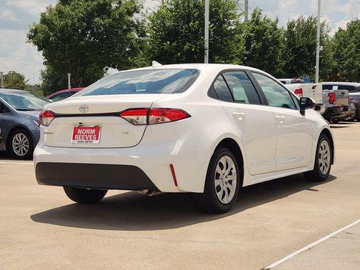 Ice Cap 2024 Toyota Corolla LE