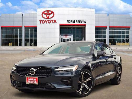 Denim Blue Metallic 2024 Volvo S60 B5 Plus Dark Theme