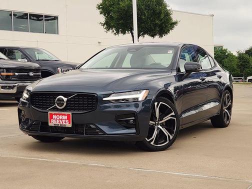 Denim Blue Metallic 2024 Volvo S60 B5 Plus Dark Theme