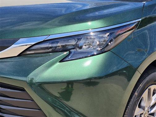 2025 Toyota Sienna XLE 8 Passenger
