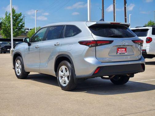 Celestial Silver Metallic 2024 Toyota Highlander LE