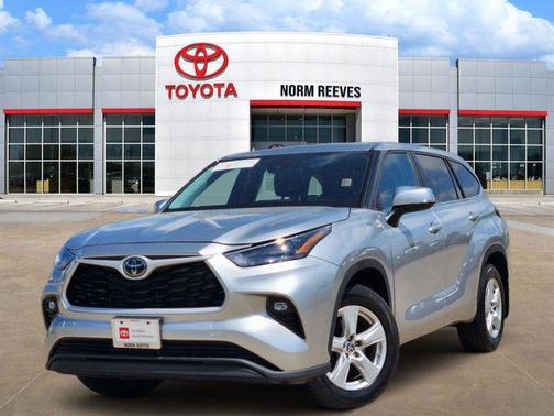 Celestial Silver Metallic 2024 Toyota Highlander LE