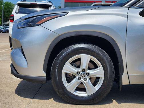 Celestial Silver Metallic 2024 Toyota Highlander LE