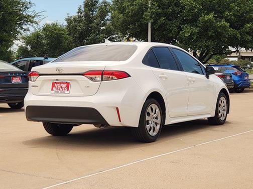 Ice Cap 2024 Toyota Corolla LE