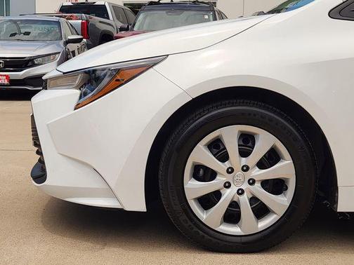 Ice Cap 2024 Toyota Corolla LE