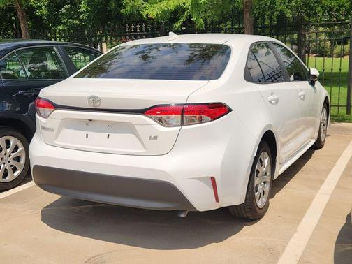 Ice Cap 2024 Toyota Corolla LE