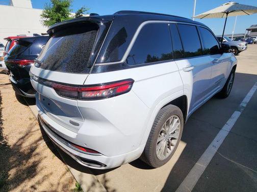 Bright White Clearcoat 2024 Jeep Grand Cherokee Summit