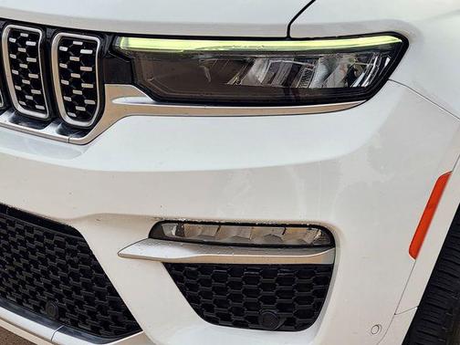Bright White Clearcoat 2024 Jeep Grand Cherokee Summit