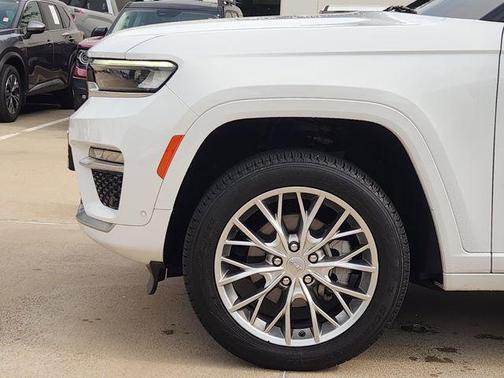Bright White Clearcoat 2024 Jeep Grand Cherokee Summit