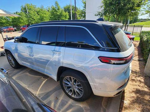 Bright White Clearcoat 2024 Jeep Grand Cherokee Summit