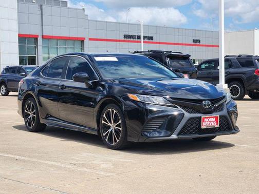 2020 Toyota Camry SE