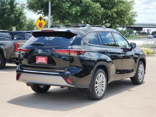 2025 Toyota Highlander Hybrid Platinum