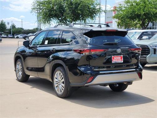 2025 Toyota Highlander Hybrid Platinum