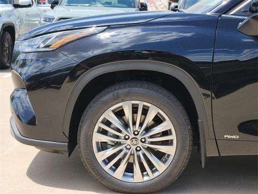 2025 Toyota Highlander Hybrid Platinum