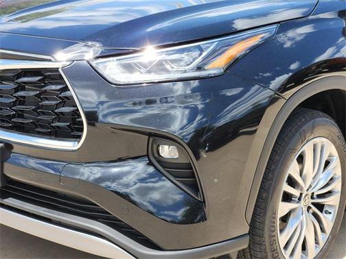 2025 Toyota Highlander Hybrid Platinum