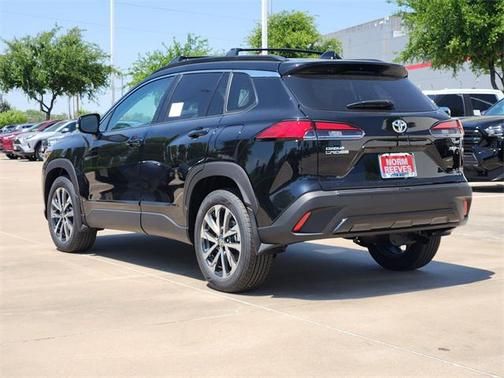 2025 Toyota Corolla Cross XLE