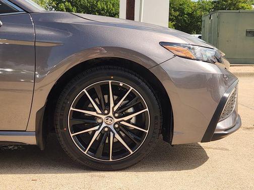 Predawn Gray Mica 2024 Toyota Camry SE