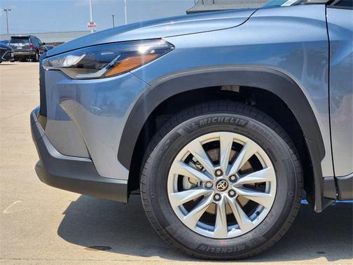 2025 Toyota Corolla Cross LE