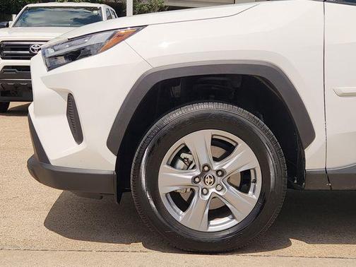 Ice Cap 2025 Toyota RAV4 Hybrid SE