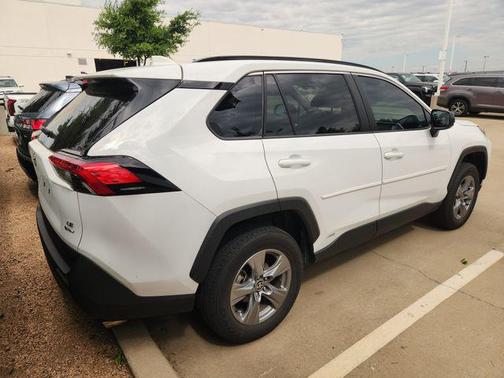 Ice Cap 2025 Toyota RAV4 Hybrid SE