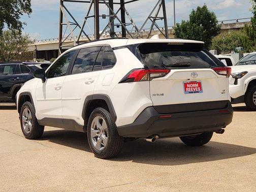 Ice Cap 2025 Toyota RAV4 Hybrid SE