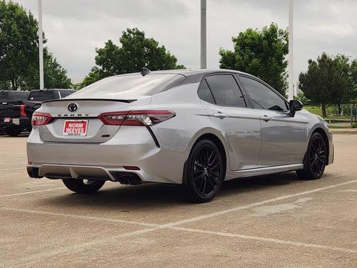 Celestial Silver Metallic/Midnight Black Metallic 2023 Toyota Camry XSE