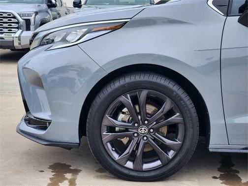 2023 Toyota Sienna XSE 7 Passenger