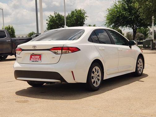 Super White 2021 Toyota Corolla LE