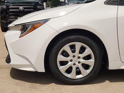 Super White 2021 Toyota Corolla LE