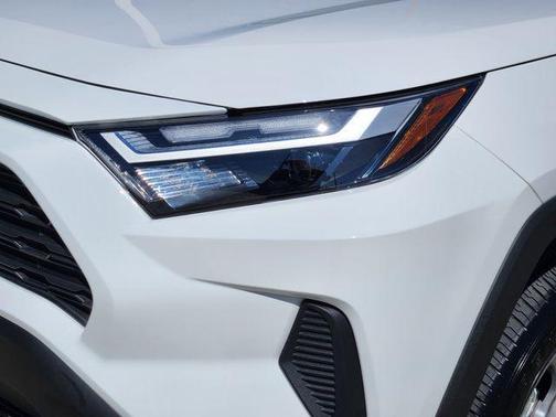 Ice Cap 2025 Toyota RAV4 XLE