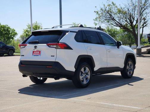 Ice Cap 2025 Toyota RAV4 XLE